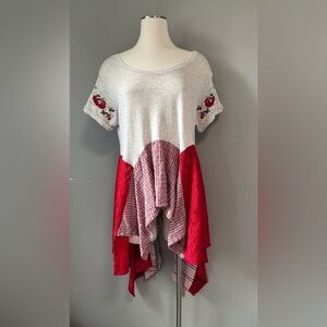 Chic Women's Gray and Red Floral Top